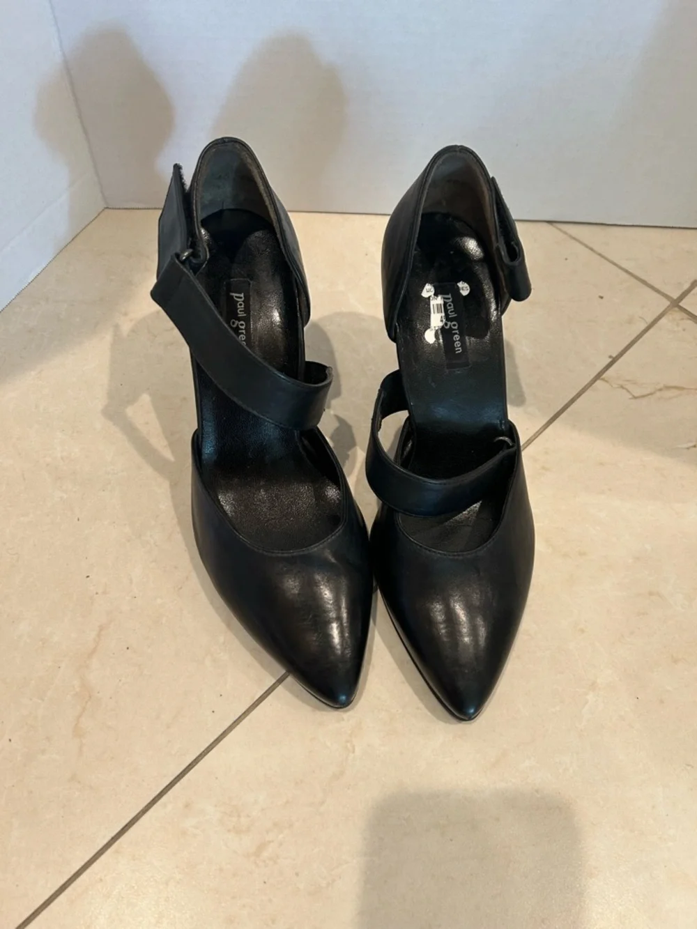 Paul Green sleek pointed